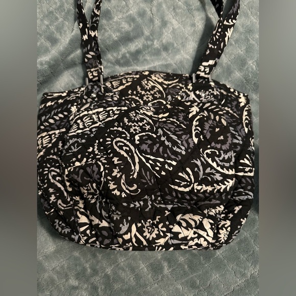 Vera Bradley Glenna Shoulder Bag in Paisley Noir. - Picture 2 of 4